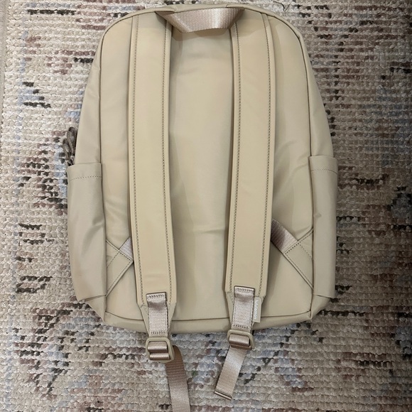 Lululemon Everywhere Backpack 22L - Picture 4 of 5